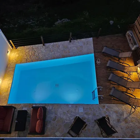 Rouga * Spanokhórion