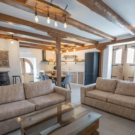 Rouga فيلة Spanokhórion